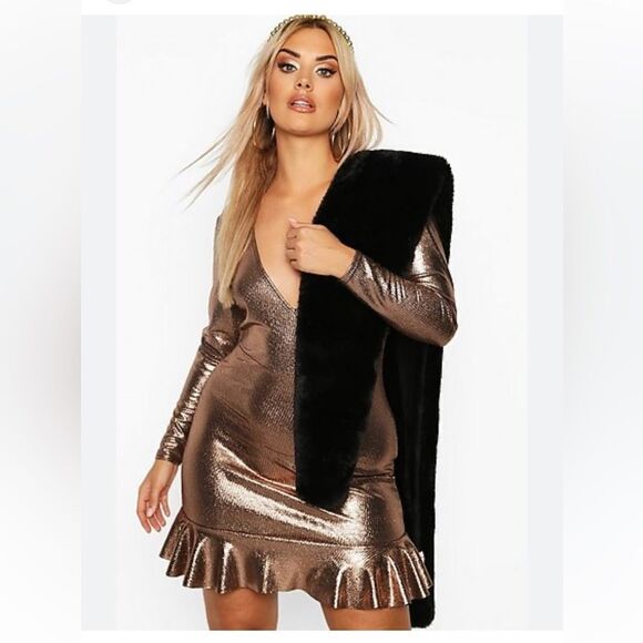 NWT Boohoo Metallic Skater Dress Sz 24 - Picture 1 of 8